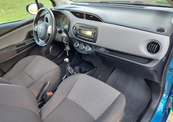 Toyota Yaris cena 42900 przebieg: 84900, rok produkcji 2015 z Sochaczew małe 106